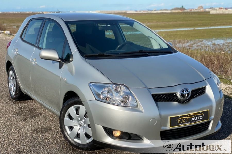 Toyota auris 2008 год